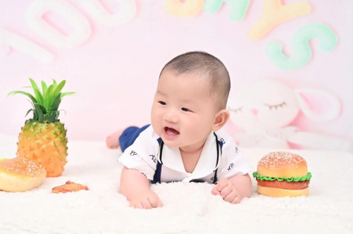 南县宝宝在妈妈肚子里